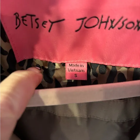 Betsey Johnson Rain Coat Jacket Small Khaki Ruffle Scalloped Collar Zip Tie Back