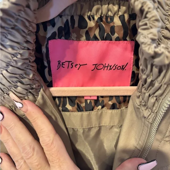 Betsey Johnson Rain Coat Jacket Small Khaki Ruffle Scalloped Collar Zip Tie Back