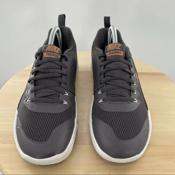 Nike Legend Trainer Sneakers Men’s 7.5 or woman’s 9 “924206 008”