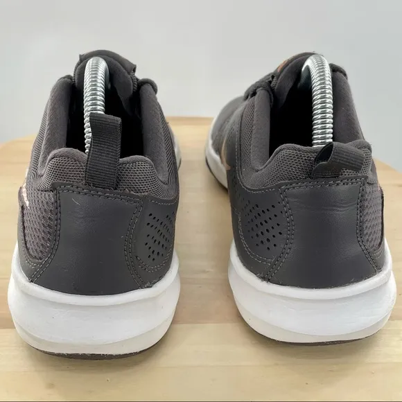 Nike Legend Trainer Sneakers Men’s 7.5 or woman’s 9 “924206 008”
