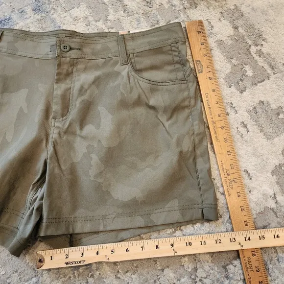 NWT Prana Halle Short ll 5&quot; Green Sage Camo.  Women's size 16