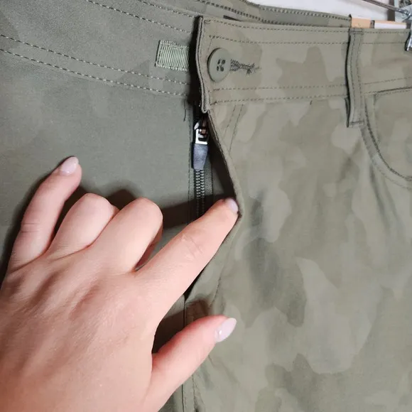 NWT Prana Halle Short ll 5&quot; Green Sage Camo.  Women's size 16