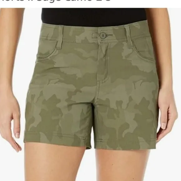 NWT Prana Halle Short ll 5&quot; Green Sage Camo.  Women's size 16