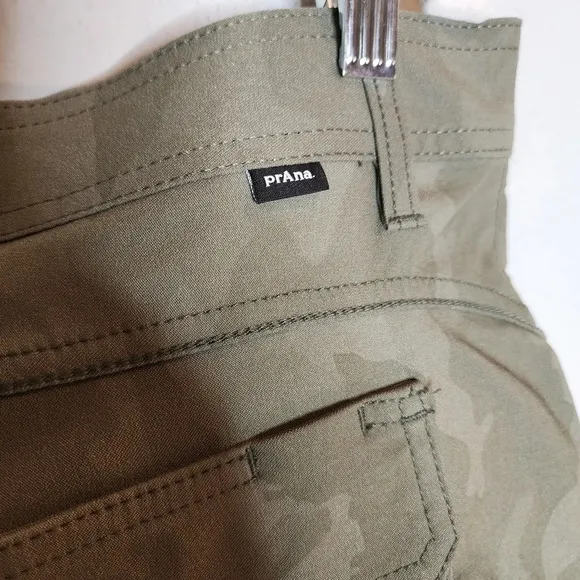 NWT Prana Halle Short ll 5&quot; Green Sage Camo.  Women's size 16