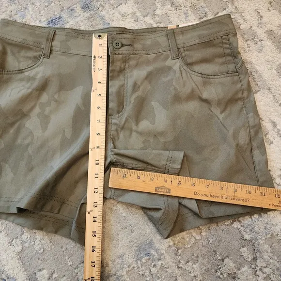 NWT Prana Halle Short ll 5&quot; Green Sage Camo.  Women's size 16
