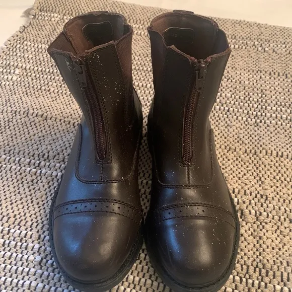 Tuff Rider Riding Boots. Size 4 Girl.