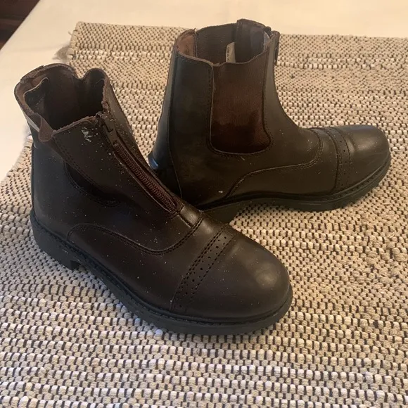Tuff Rider Riding Boots. Size 4 Girl.