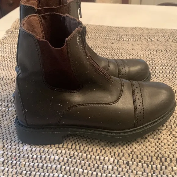 Tuff Rider Riding Boots. Size 4 Girl.