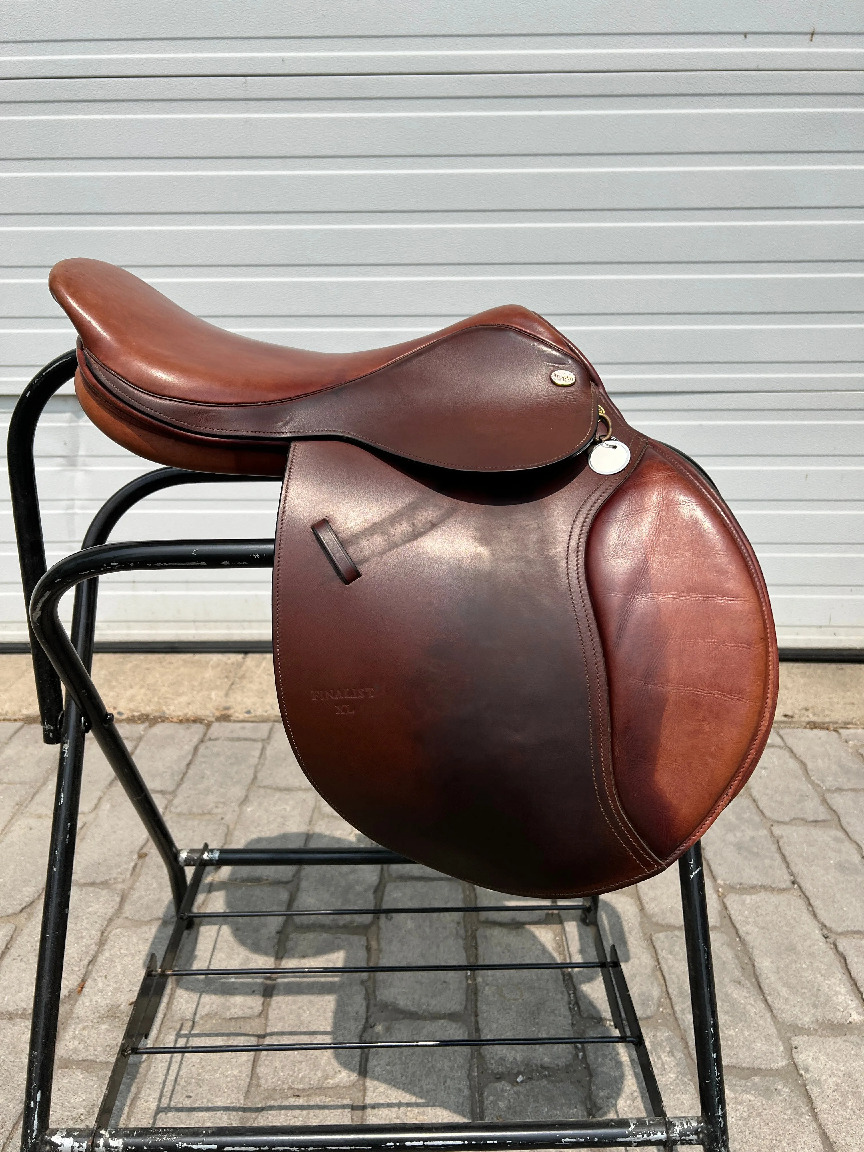 Used Trophy LJD Finalist XL 17” English Saddle