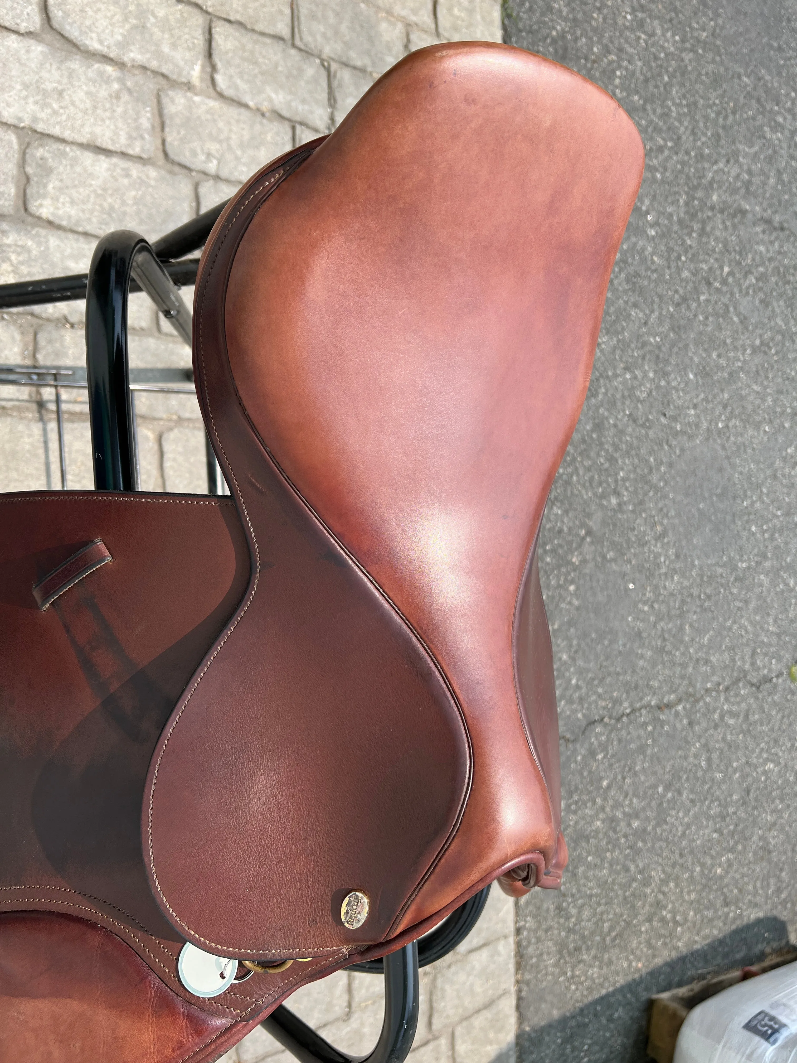 Used Trophy LJD Finalist XL 17” English Saddle