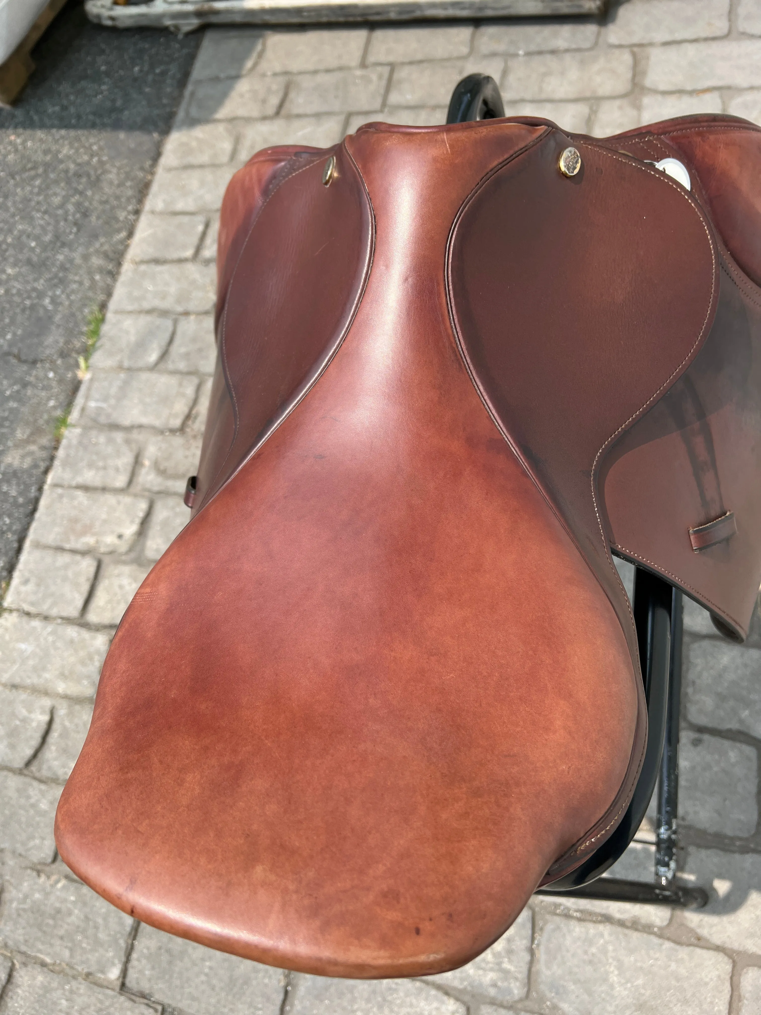 Used Trophy LJD Finalist XL 17” English Saddle