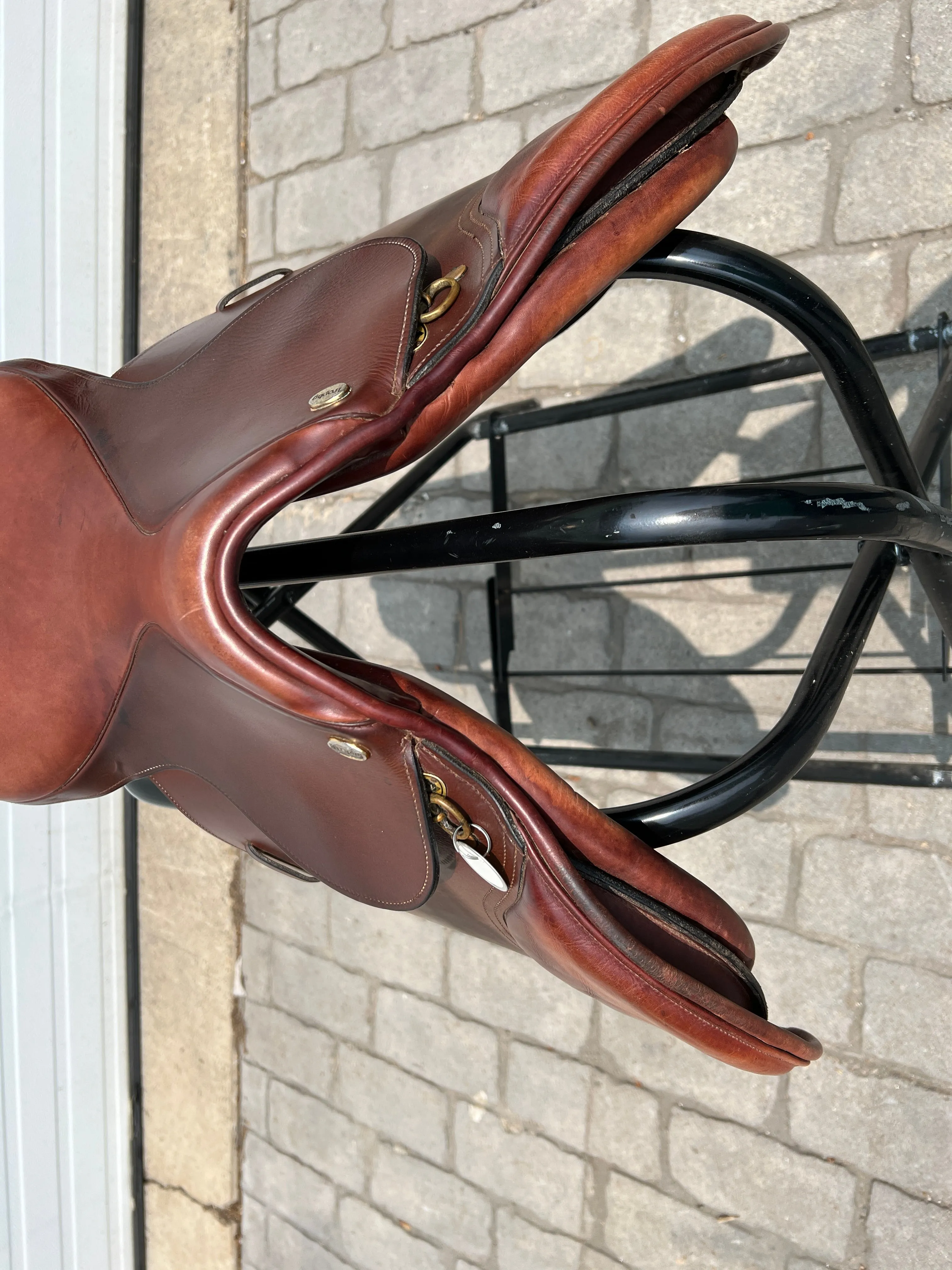 Used Trophy LJD Finalist XL 17” English Saddle