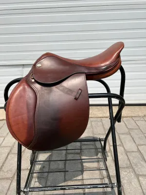 Used Trophy LJD Finalist XL 17” English Saddle